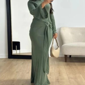 Women’s Modest Abaya with Long Sleeves and Flowing Silhouette